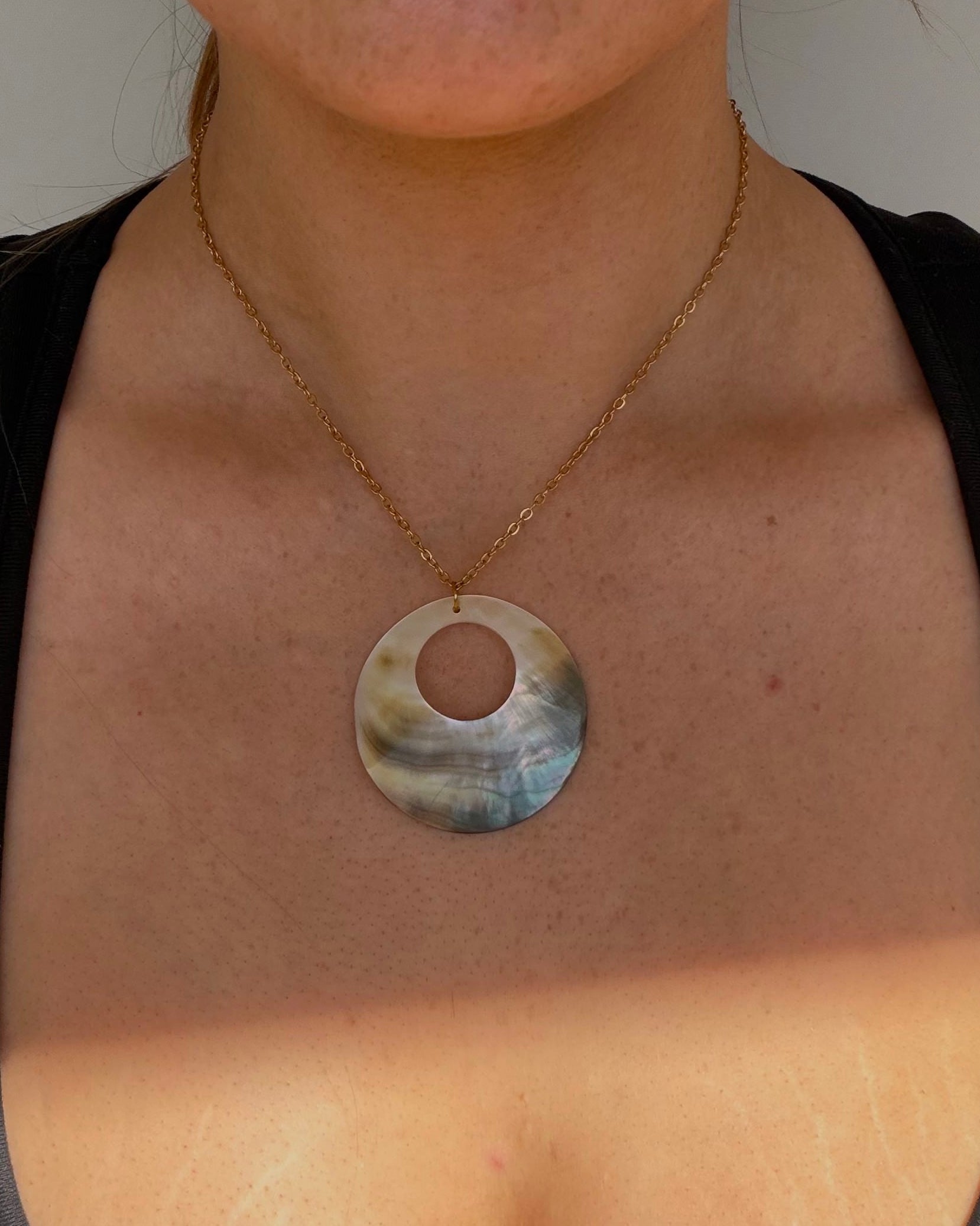 Mother of pearl shell pendant necklace waterproof