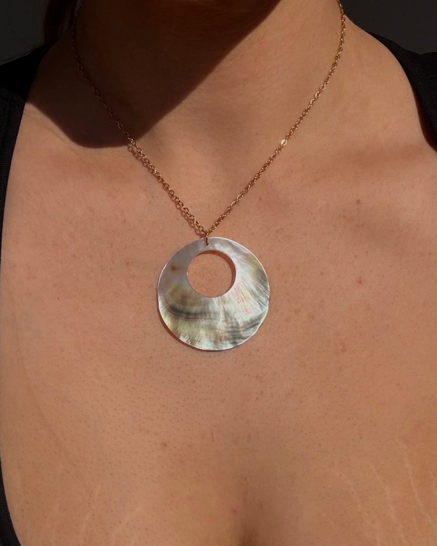 Mother of pearl shell pendant necklace waterproof 